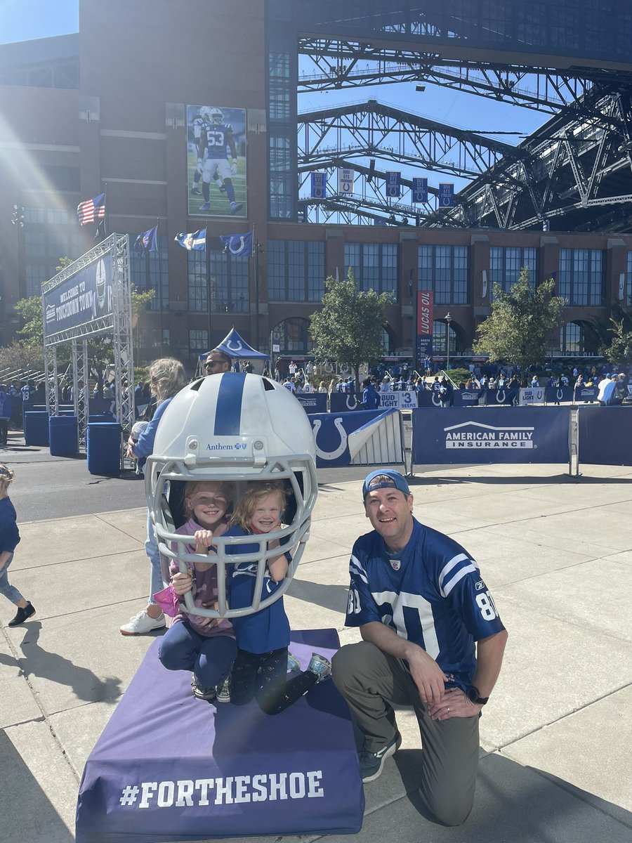 kharper22's tweet photo. Let’s go horse! #ForTheShoe https://t.co/B0LigL0tuD