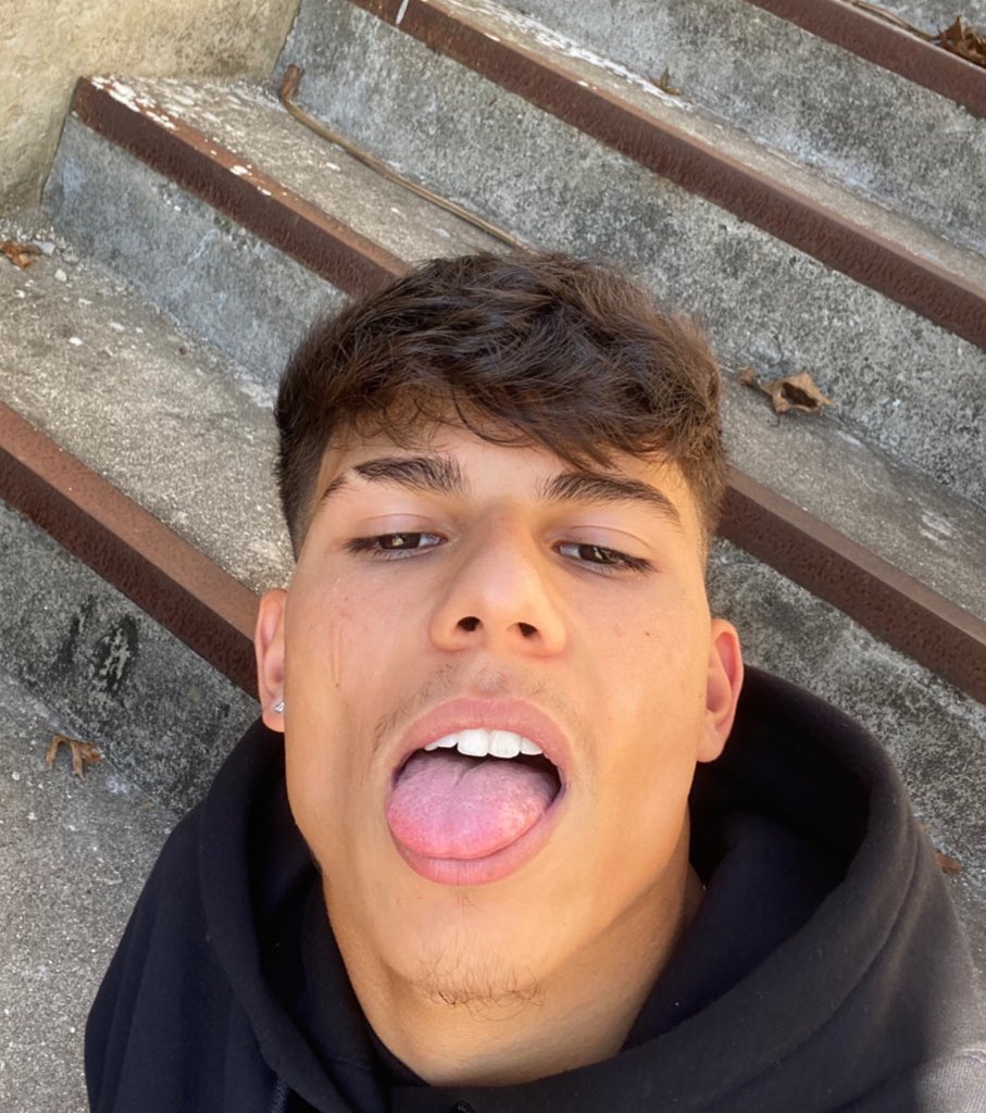 gugasoaress's tweet photo. 𝖒𝖆𝖓𝚢 𝖋𝖆𝖈𝖊𝖘 https://t.co/XH6iGsHLLR