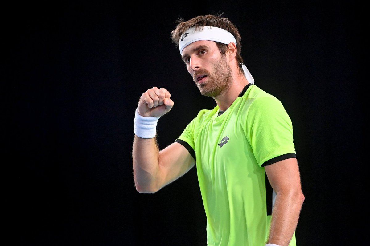 BNPPFEUOpen's tweet photo. ¡Well done Norbert! 👏  

The Slovakian @Gombitos 🇸🇰 beats Bernabé Zapata 🇪🇸 in 2 sets 6/3, 6/2 and achieves the last win of the day

#EuropeanOpen #ATP #ATPTour #Tennis https://t.co/kezTOI3aCT
