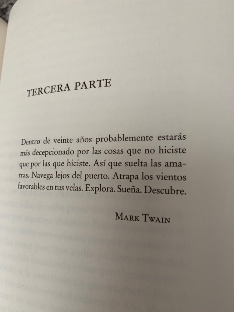 Tercera parte.
“Dentro de veinte años probablemente estarás más decepcionado por las cosas que no hiciste que por las que hiciste. Así que suelta…”
Mark Twain
#cementeriodelibros