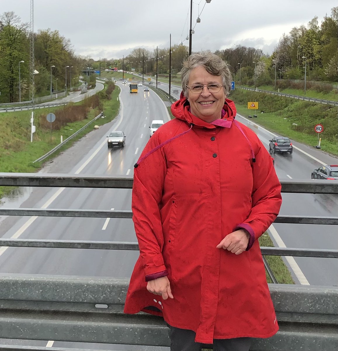 Jeg har et forslag:
BESLUT EN EFTER-CORONA-GENSTARTS-PAKKE, SOM GØR DET GRATIS I 6 MÅNEDER AT KØRE MED OFFENTLIG TRANSPORT.

<a href="/BennyEngelbrech/">Benny Engelbrecht</a> <a href="/NWammen/">Nicolai Wammen</a> <a href="/JeppeBruus/">Jeppe Bruus</a> 
Hvad siger I til det forslag?

VI DRUKNER IGEN I STØJ OG TRÆNGSEL - HJÆLP OS
(BILLEDET ER UNDER CORONA)
#dkpol