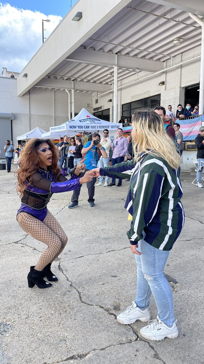 DCHomos's tweet photo. #ColorfulFest @CapitalPrideDC the amazing Mari Con Carne https://t.co/qtk54fws1Z