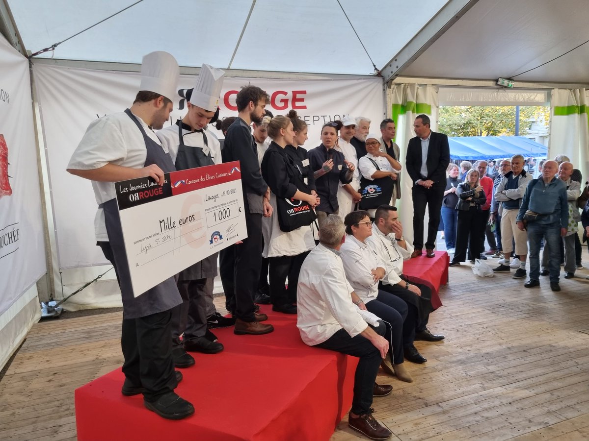 Concours de cuisine des journées limousines.
Jean Monnet a présenté 4 équipes 2 de BTS, une de l'UFA et une du pôle restauration du GRETA.
Félicitations à tous nos jeunes et aux professeurs qui les ont préparés. 
Félicitations aux vainqueurs du lycée Saint Jean.