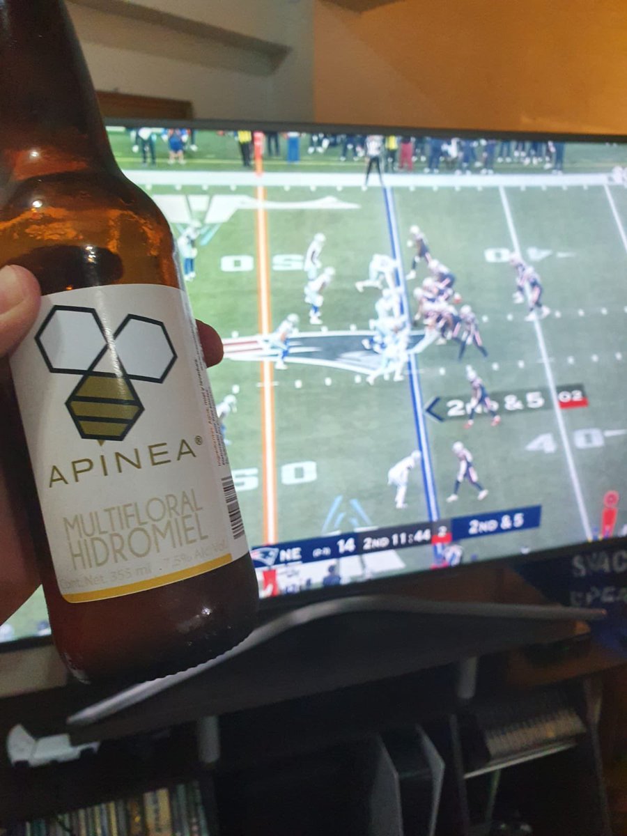 Apinea2's tweet photo. Disfrutando de la NFL #Apinea #NFL #hidromiel #NFLxESPN #NFLRedZone #NFLenPlaydoit #tresmieles #CasaTresMieles https://t.co/RfduYP2uco