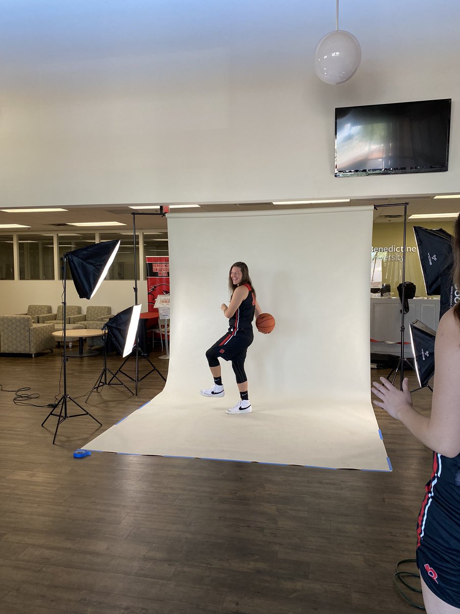 RedhawksWBB's tweet photo. Media day for the lady Redhawks was a success! Season here we come 💪🏼🏀 #GoRedhawks 🅱️🏆 https://t.co/TkpywUuIh7