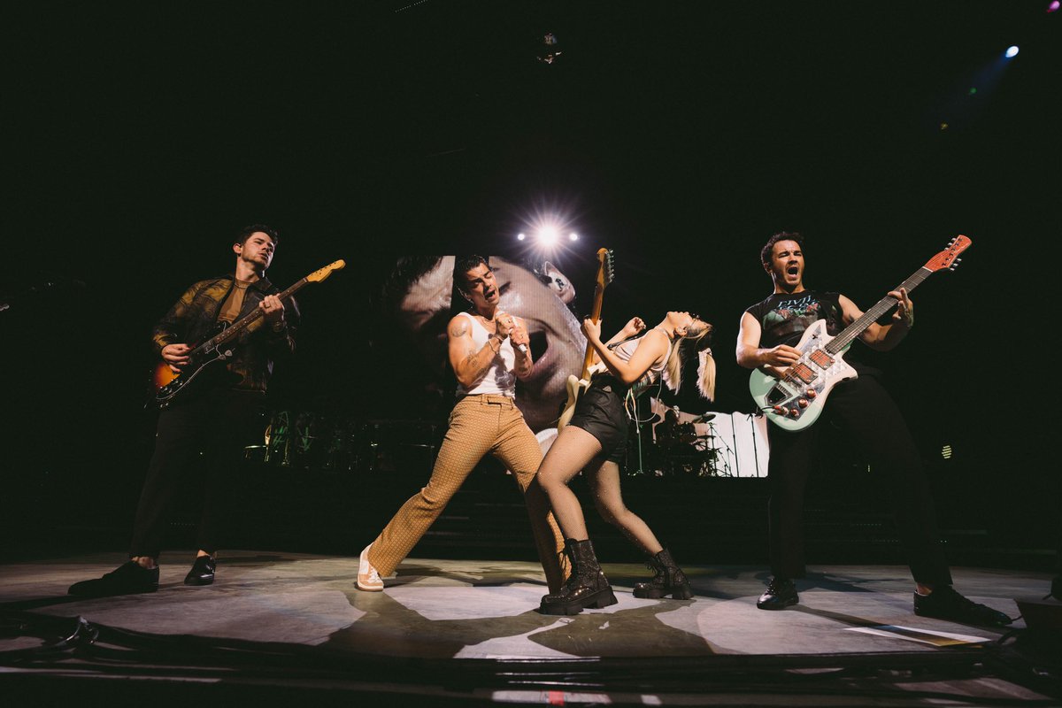 joejonas's tweet photo. #RememberThisTour https://t.co/hqRi5Kbz46
