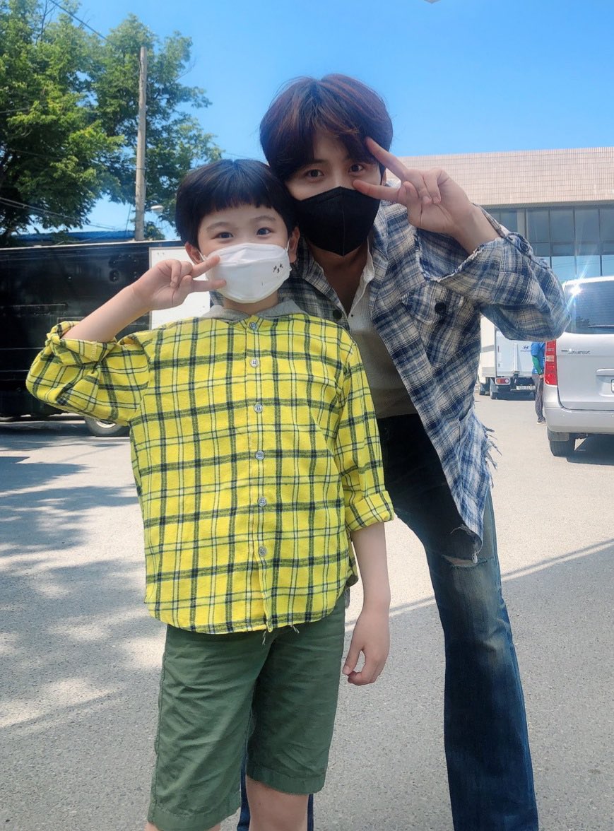 58prefer's tweet photo. 아역배우들이랑 키 맞춰주는거 왤캐 좋냠 ㅜㅜ♡̴ ❤︎ #김선호 https://t.co/gBVTeUg1f2