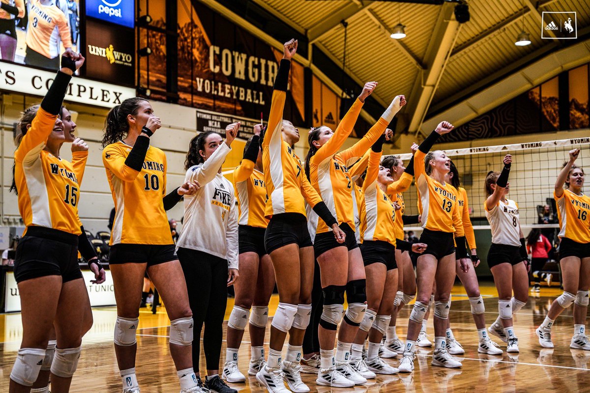 WYO_Volleyball's tweet photo. Back-to-back wins at home equals a WEEKEND SWEEP for the Cowgirls 🤠🧹 https://t.co/hKkZeAvUPg