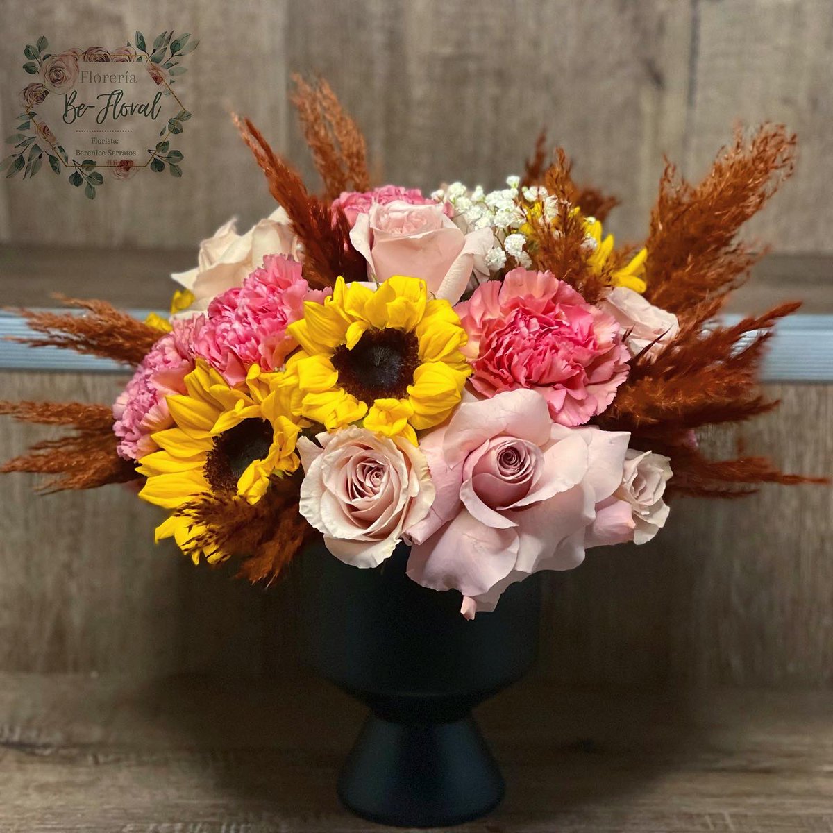_BeFloral's tweet photo. How cute is this small vase!! 🤎🌻🙈 https://t.co/n0id799iSr