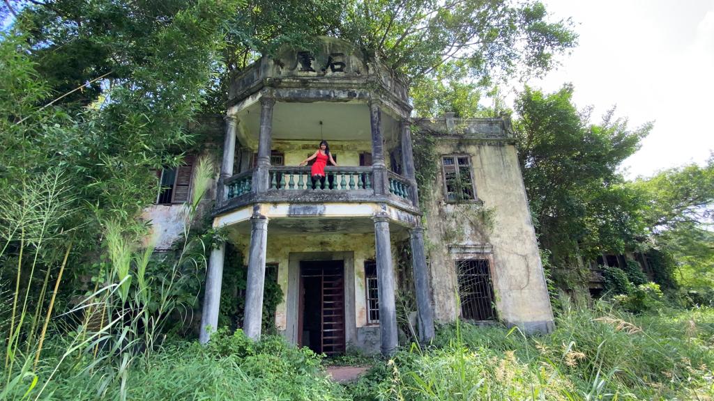 ThelmaSpeirs's tweet image. who wants to live with me here?👇