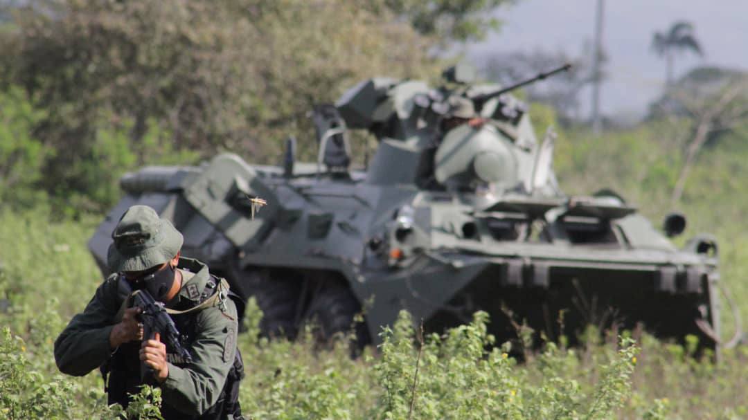 dhernandezlarez's tweet image. La #FANB conjuga su voluntad de vencer y el patriotismo con los objetivos históricos de Independencia y Libertad que permitieron el nacimiento y consolidación de la nacionalidad para defender a la Patria y sus instituciones. ¡Independencia o nada! ¡Leales siempre traidores nunca!