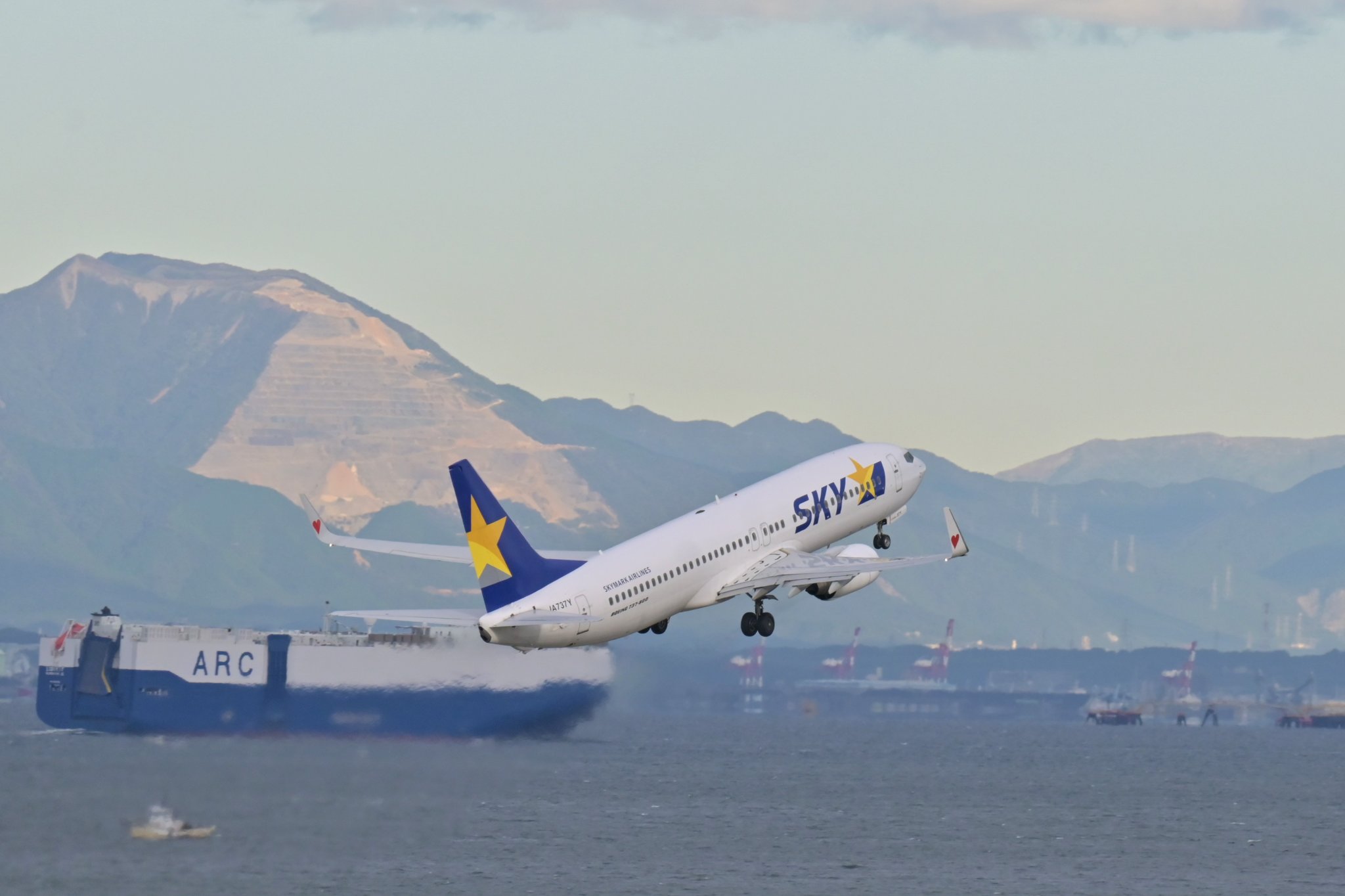 中部国際空港セントレア スカイマーク761便が新千歳 に向けて離陸です 今朝も空気クリアです 秋を越えて冬らしい景色になってきましたね セントレア T Co A3wtlujsdz Twitter