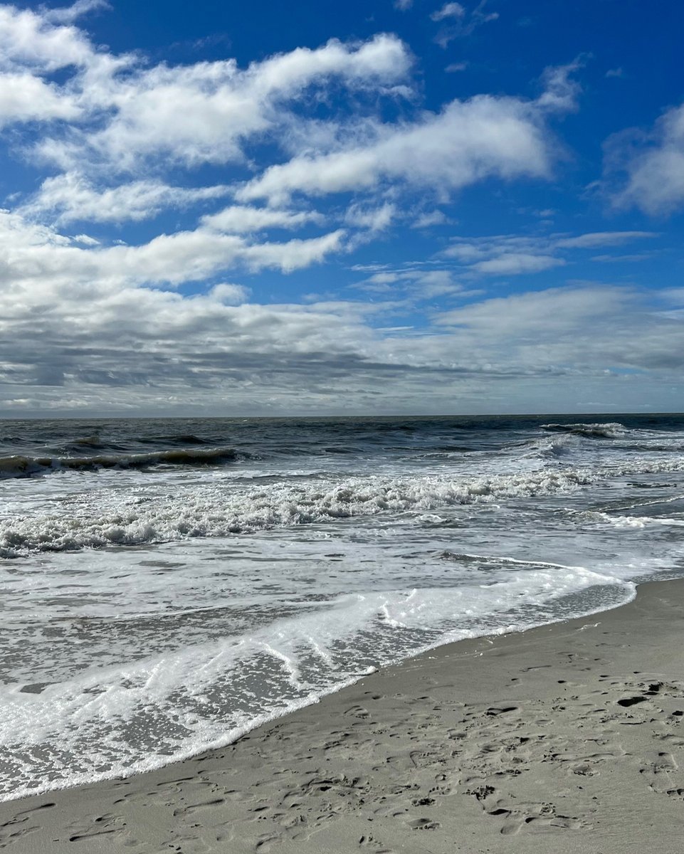 GlennethDotCom's tweet image. Sending you some encouragement today . . .

You can both work hard + play hard, without sacrificing yourself.

Be sure to share this with your friends who might be struggling to get motivated going into Monday.

#sundaymotivation #beachvibes #missingtheocean #sundayfunday #entrep