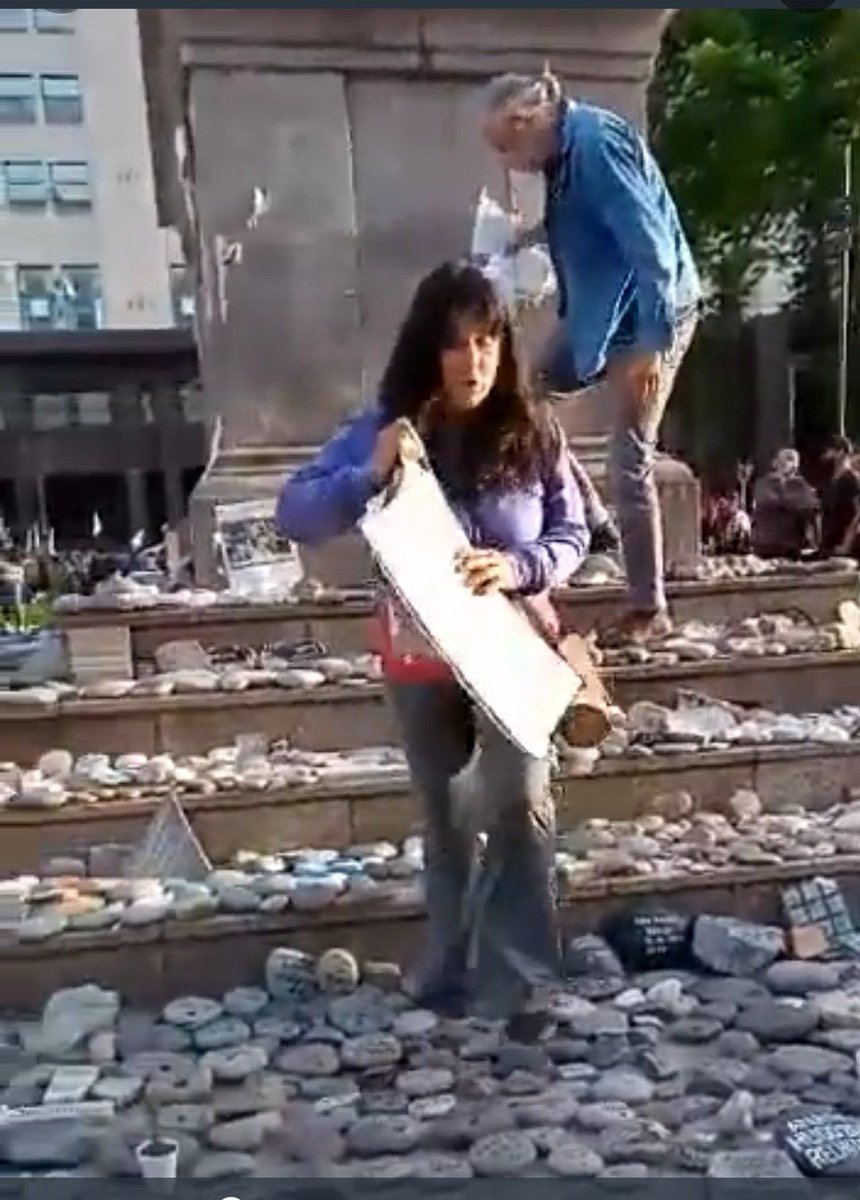 angeletchecopar's tweet photo. Esto pasó hoy en la Plaza de los Dos Congresos. 

Si conocés algún dato de ESTE TURRO, avisame!!

1/3 https://t.co/2ecch6eHj1