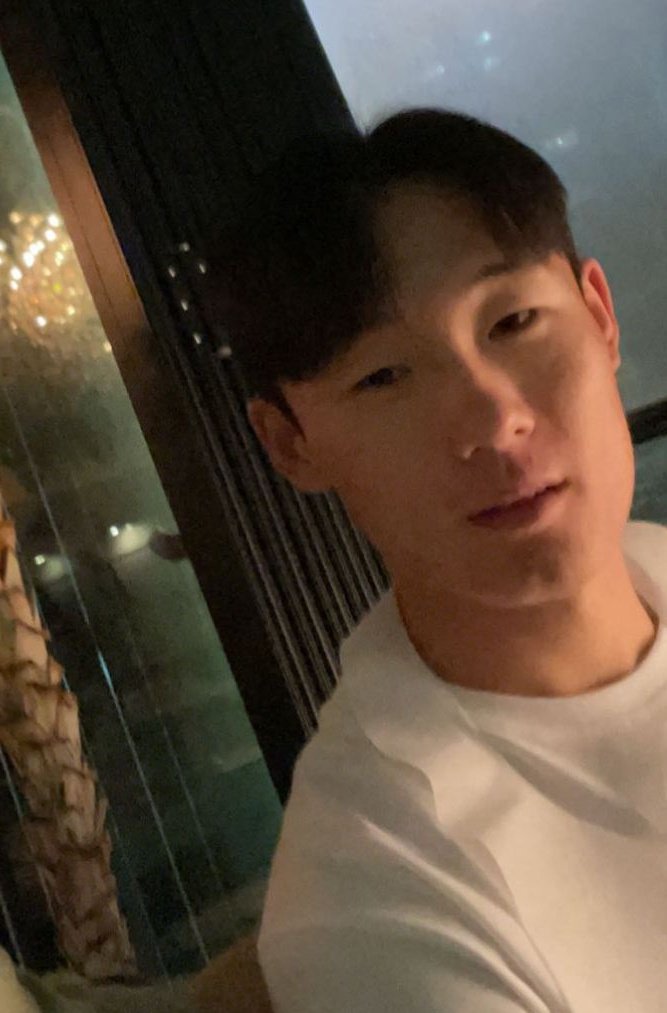 thousand_u_'s tweet photo. 개쓰레기요일
                                           예쁜말써야지강인아
                                               개쓰레기라니
                                            형도안쓰는말인데
                                      
개쓰레기발언 https://t.co/zT2wmMYvww