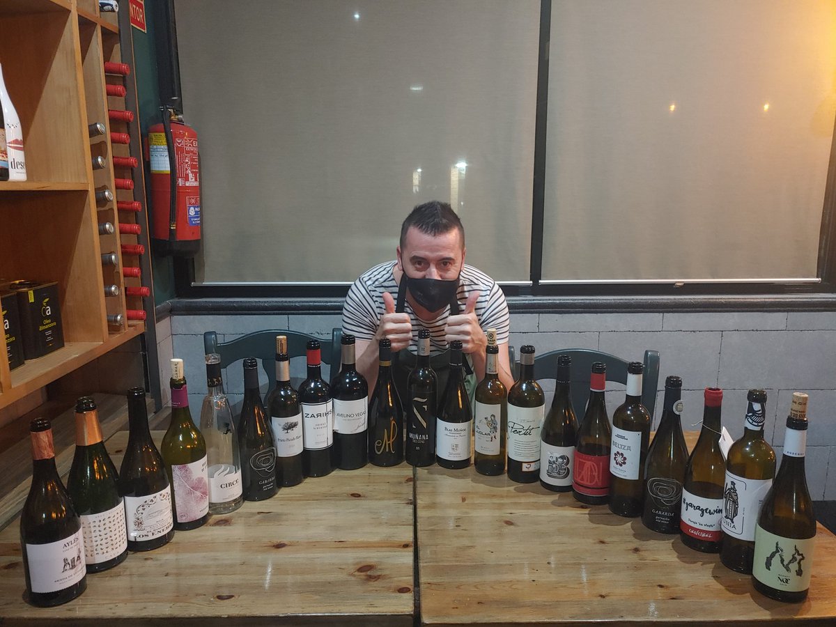 Este es el resultado del trabajo de @raulgrapes hoy 17 Denominaciones de Origen, 19 tipos de uva. 

Un lujo para nosotros poder ofreceros una experiencia diferente.