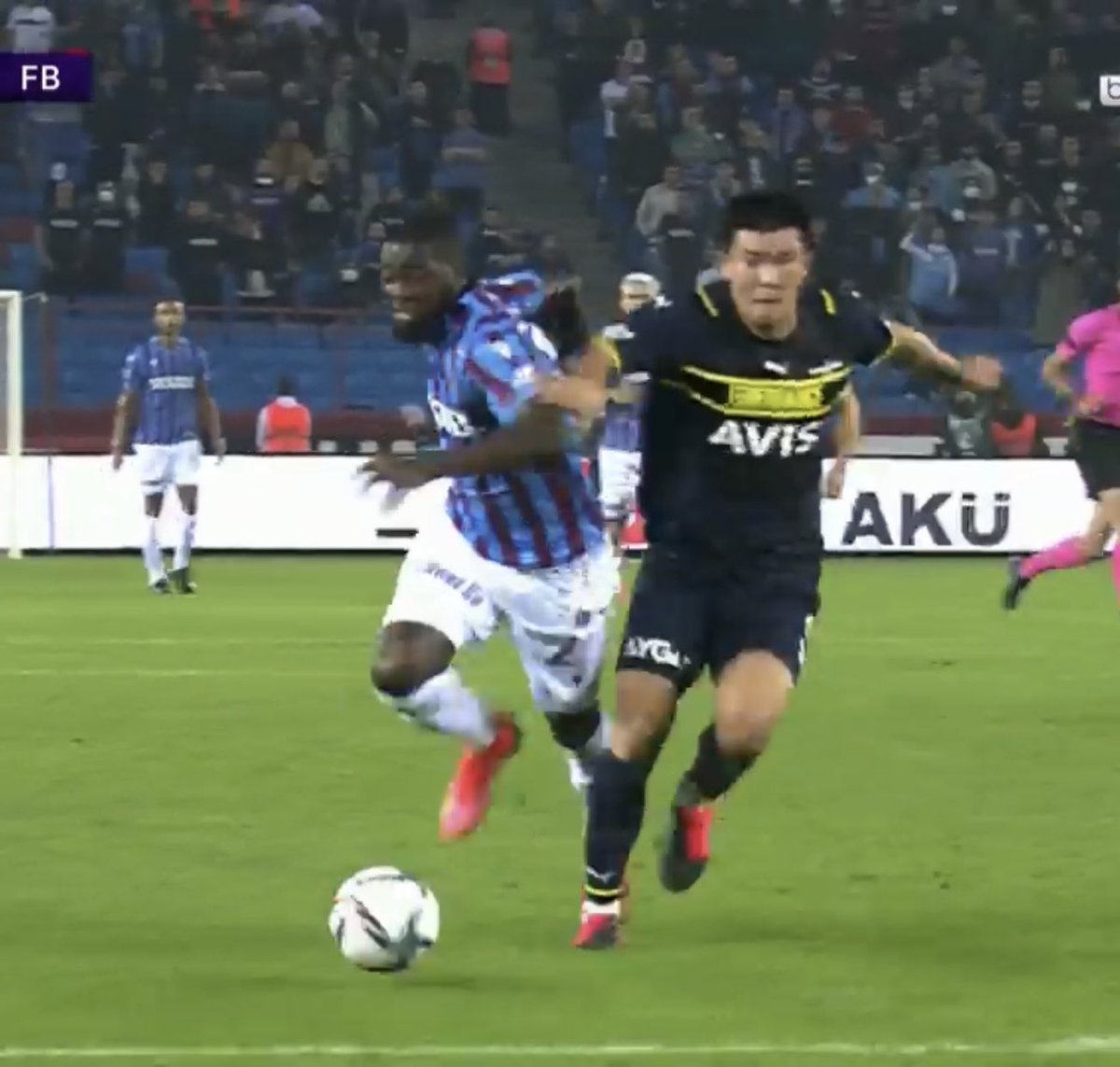 Pozisyonları takımların forma renklerine göre değerlendirdikleri sürece bu ligden hiçbir bok olmaz,olmayacak! 
#AliŞansalanDüdüğünüAsacak