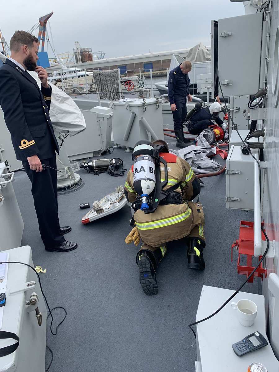 Ra1phK1's tweet photo. Het kunnen oefenen in samenwerking met lokale brandweer is een unieke kans die wij met beide handen aangrijpen. Train as you fight! #VLRD #StrongerTogether #wearenato https://t.co/8j9XcwsVUi