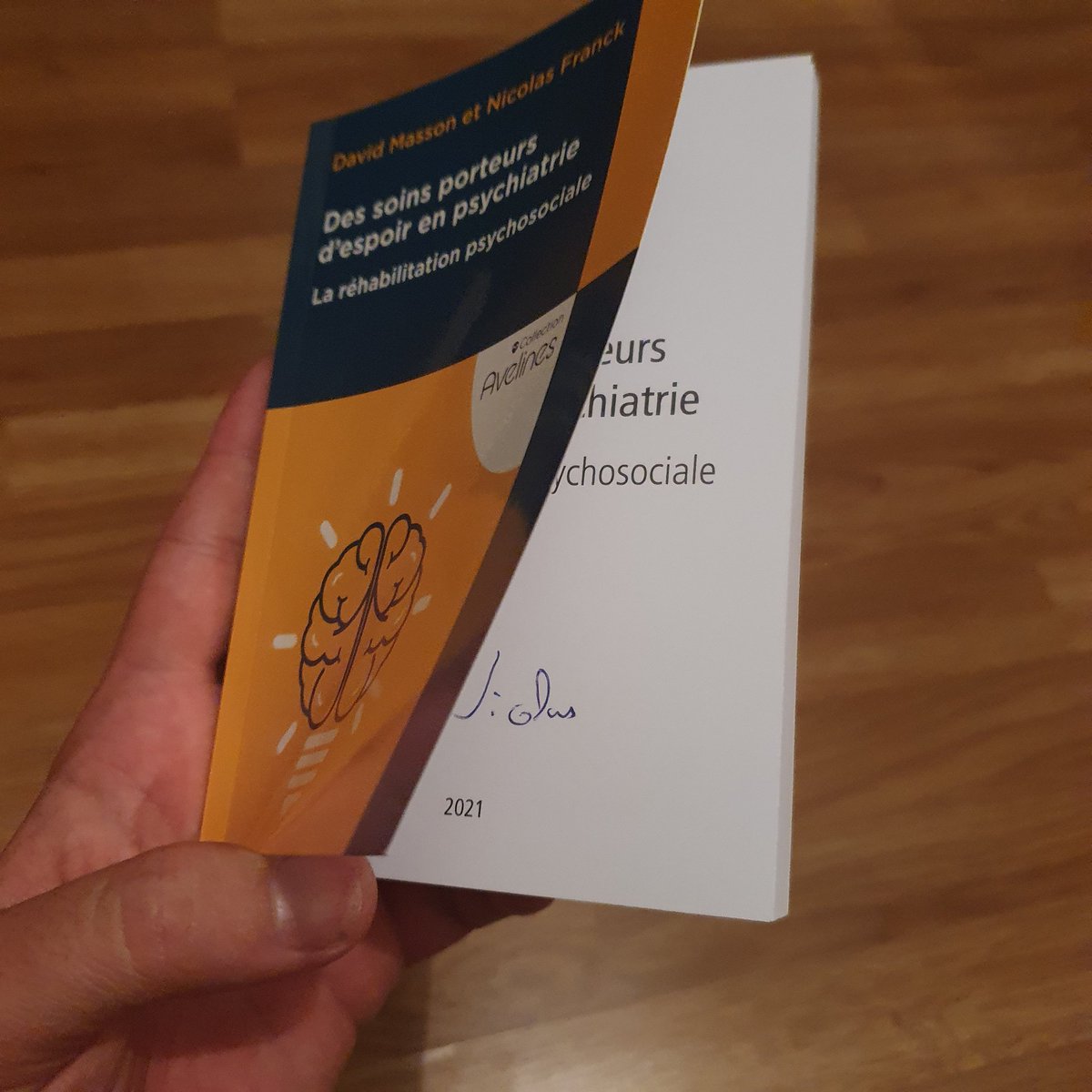 psy_massondavid's tweet photo. Il sera peut-être pour vous.
Pour le futur cap des 2000 abonnés, j'offre ce livre dédicacé par le Pr Nicolas Franck. Une belle opportunité de découvrir la #réhabilitationpsychosociale!
Pour participer:
- un RT de ce tweet 
- un follow
Tirage au sort le cap franchi.
Bonne chance! https://t.co/TWb7RR6w5G