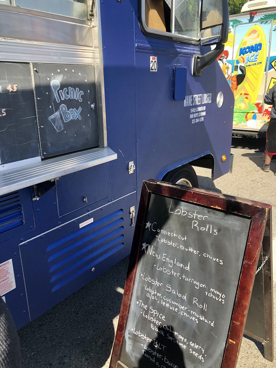 2GirlsOnaBench's tweet photo. Hanging out at the @TORotary Street Fair in Thousand Oaks! Come by and Support Tricia’s family biz #DevicePitstop - oh and totally hitting up @MaineStreetLob Truck! Yum 😋 https://t.co/Cj9P00JnP4