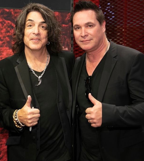 PaulStanleyLive's tweet image. My dear friend, buddy and guitar tech for 20 years, Fran Stueber died yesterday suddenly of Covid. Both on and offstage I depended on him for so much. My family loved him as did I. He was so proud of his wife and 3 boys as they were of him. I’m numb.