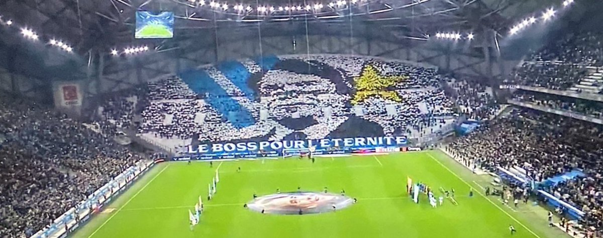 Magnifique le tifo 🔥💙
#OMFCL #BernardTapie