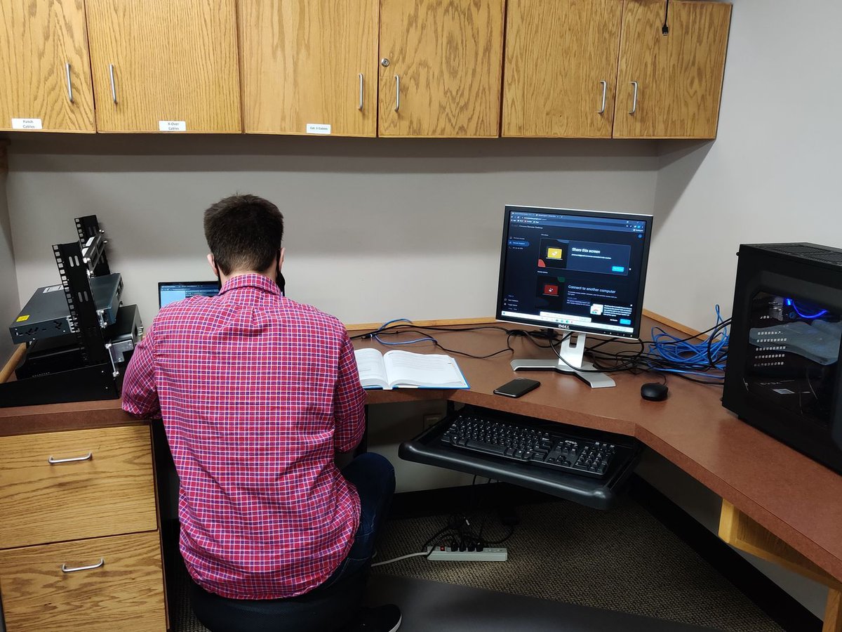 ASUNewport's tweet photo. Great to see workforce partnerships in action! ASUN partners with the @NEDCNewport Tech Depot to provide educational support and training. Learn more about the Tech Depot --> https://t.co/SdILXAiiRJ
#ASUNewport #technology #Workforce #WatchARwork https://t.co/s4aCN91D59
