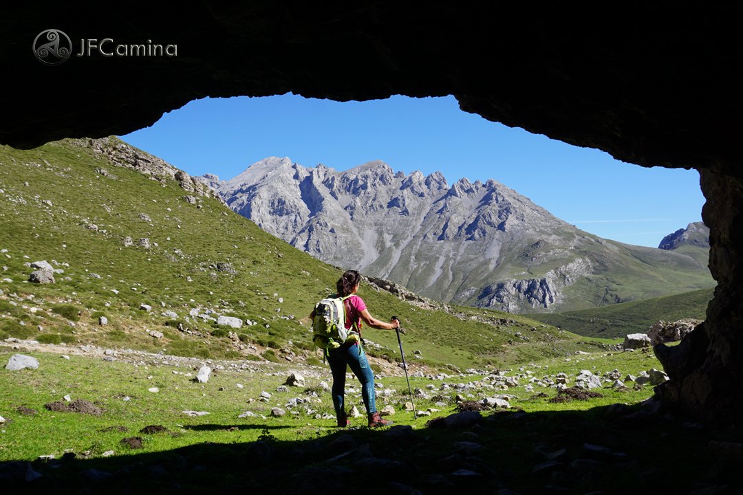 JFCamina's tweet photo. Ahora que el turismo ya no presiona tanto en los #PicosEuropa nos pareció bien hacer Sotres a los Puertos de Aliva visitando los nacimientos del río Duje, las Minas Las Manforas y el resto de... #Sotres #Aliva #ParaisoAstur #Cantabria #Cabrales #nature #senderismo #jfcamina https://t.co/EPrj65fF7s