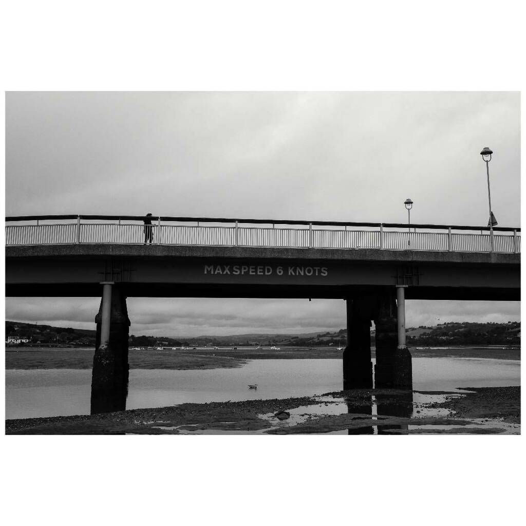daniel_ellis_wp's tweet image. I don't how fast 6 knots is but I'm pretty sure it would be difficult in the low water or on foot. I liked the scene to start with and then spotted the pedestrian on the bridge. Right moment, right time.

#rightmoment #speedlimit #bridges #bnwstreetphoto… instagr.am/p/CVI5kQ9Ibqw/