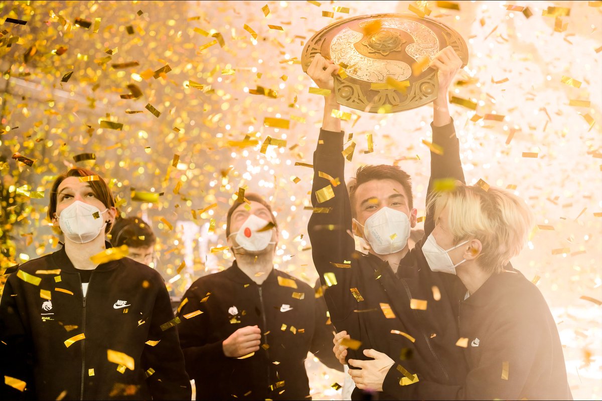 At the end of a ruthless Grand Final that kept us all on the edge of our seats, @Team__Spirit were able to overcome @PSGeSports, and now hoist the Aegis of Champions as the winners of The International 2021! #TI10 #Dota2