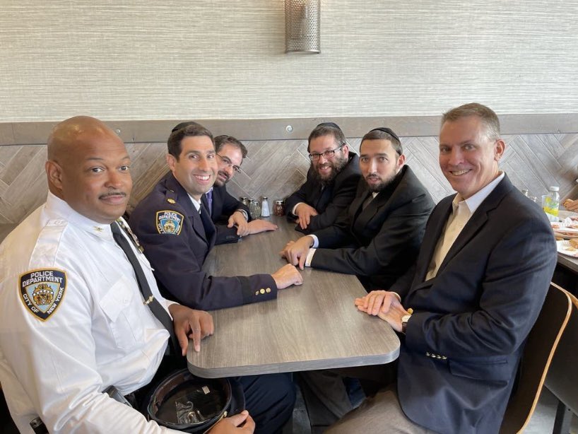NYPDBklynSouth's tweet photo. Hate crimes have no place in our society and will not be tolerated. 

Today, we met &amp; noshed with Rabbi Beyda &amp; his team at the Yeshiva of Flatbush, elected officials &amp; community members to re-assure them of our commitment to the safety of all NYers. https://t.co/z2VUQoeiia