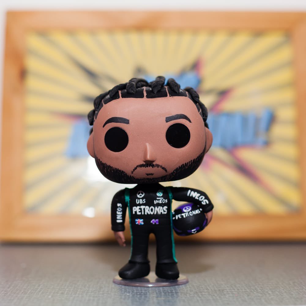 LewisHamiltonBR's tweet photo. 🔴 Sorteio 11 ANOS DE LEWIS HAMILTON BR 

Requisitos:
🟣 Nos seguir e seguir a página @AmigurumiPop 
🟣 RT e FAV neste Tweet! (Sem citar)

📅  Resultado: 24/10

🎁 Prêmios: 1 Funko exclusivo Lewis Hamilton e 1 moletom Hamilton! (2 ganhadores). https://t.co/pg5TlurCk3