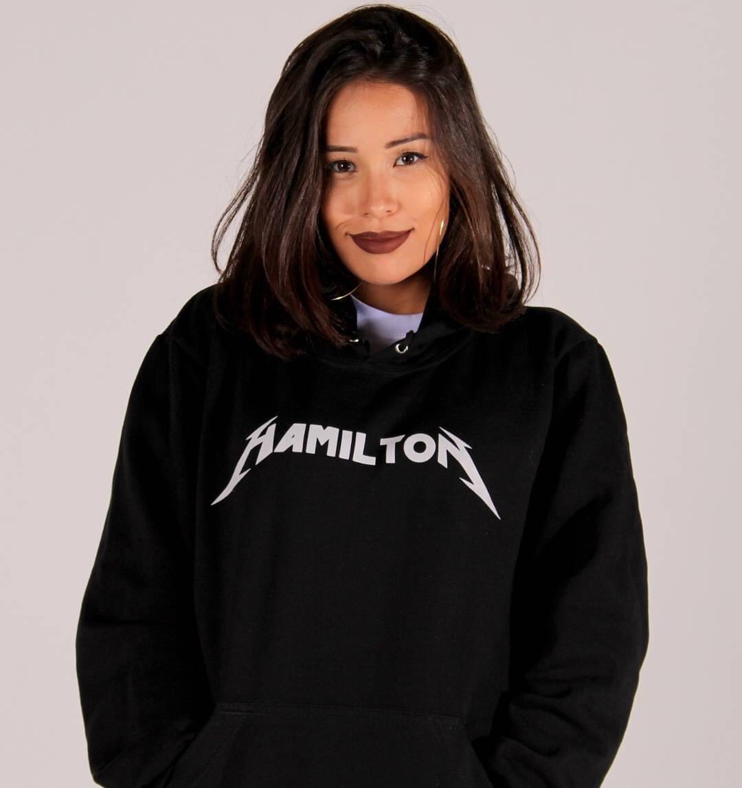LewisHamiltonBR's tweet photo. 🔴 Sorteio 11 ANOS DE LEWIS HAMILTON BR 

Requisitos:
🟣 Nos seguir e seguir a página @AmigurumiPop 
🟣 RT e FAV neste Tweet! (Sem citar)

📅  Resultado: 24/10

🎁 Prêmios: 1 Funko exclusivo Lewis Hamilton e 1 moletom Hamilton! (2 ganhadores). https://t.co/pg5TlurCk3