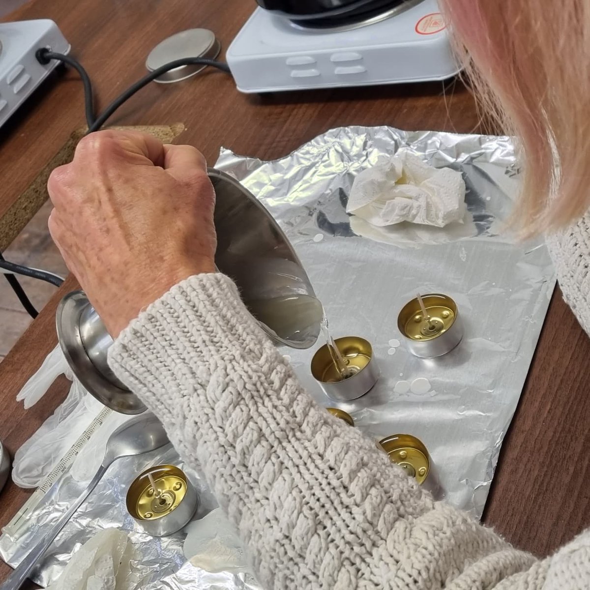 Really enjoyed delivering my Candle Making Workshop at <a href="/FabricationYO1/">Fabrication Crafts</a> this weekend 😊
Places available on my Nov course, use this link for more details and to book 😊 
fabric-ation.co.uk/product/beginn…
#CandleMakingWorkshop #YorkWorkshop #GetCreative #SmartSocial #QueenOf #SBS