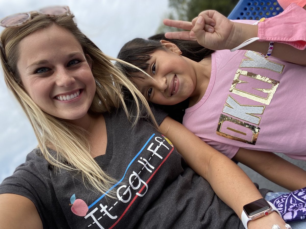 MrsTeetsDIS's tweet photo. Finkel firsties got that Friday feeling at recess! 💙 #finkelfirstiefamily #lovebeforelearning https://t.co/pHEx544g4I