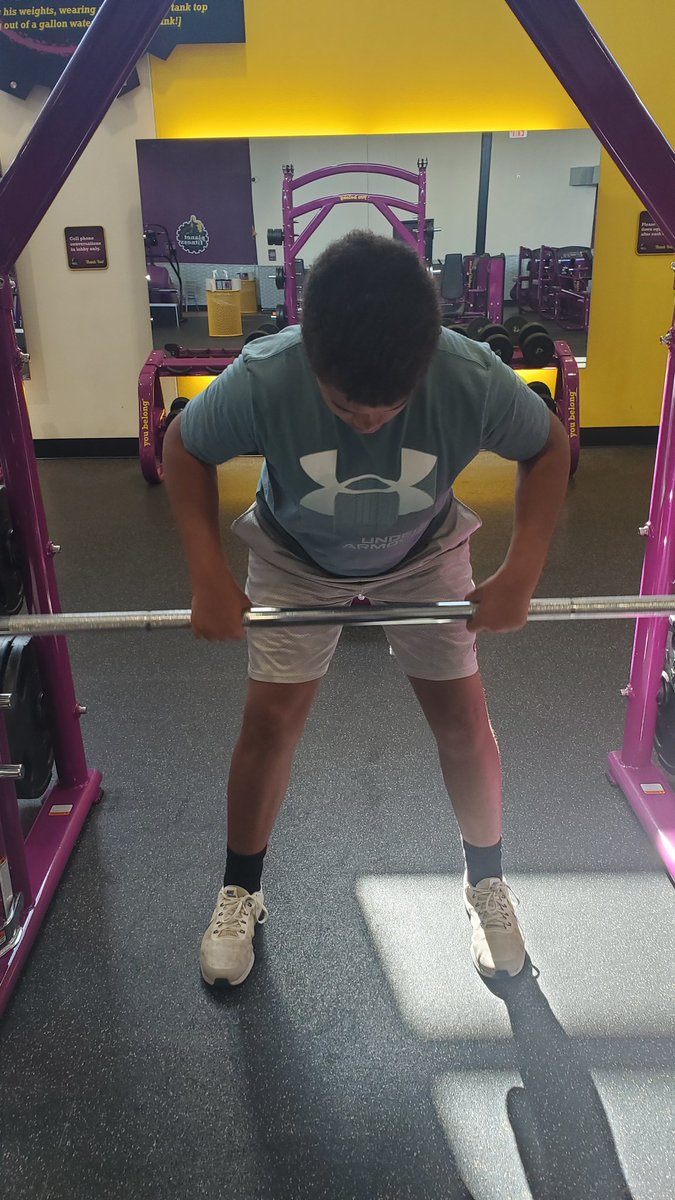 lynsdy13's tweet image. Had to work on proper form...learned some bad habits lifting with other kids. You can lift 3 plates but if your form is wrong you will do more damage!!  Weight should be tough but not so heavy you are jerking your body! #liftproperly #formlifting #TbirdNation