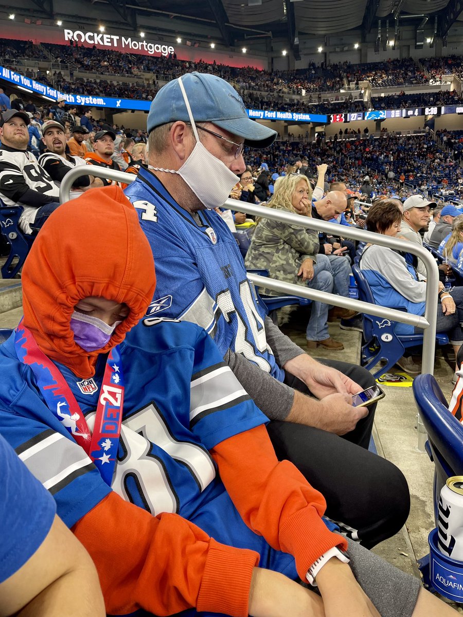 sdclyne's tweet photo. Thanks, @DetroitLions You guys break more hearts than Sir Elton John. #dontgobreakingmyheart #lionsareawful #failure #nfl #lions #detroitlions #whydoicare #FordPerformance #fordfield #sadness #depression #anxiety https://t.co/PRvEoZc2bq