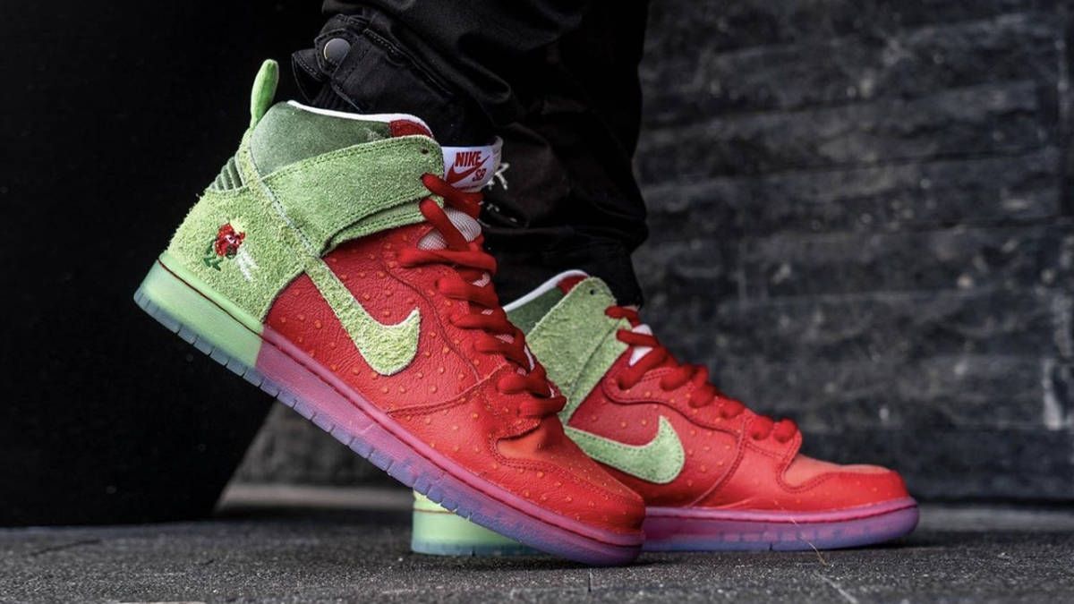 nike dunk championship red on feet