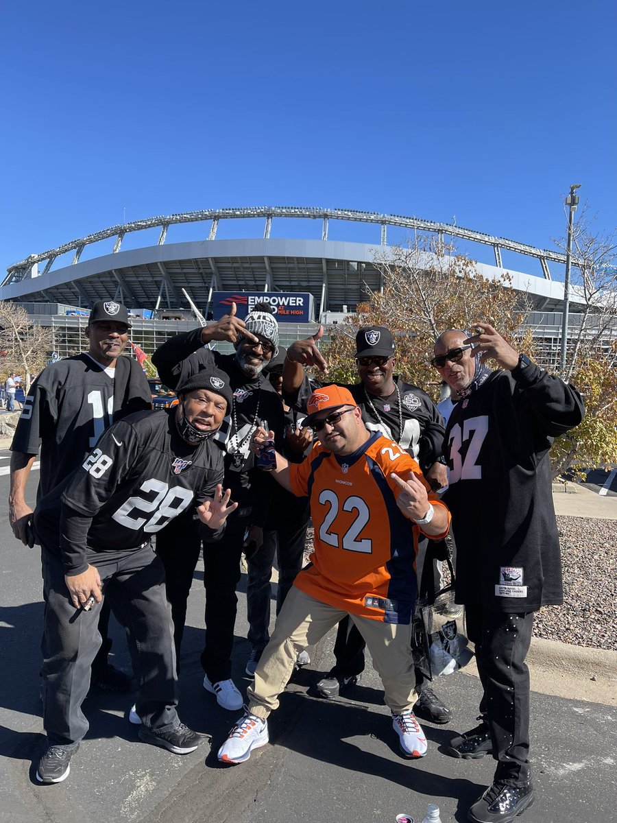 COSportsNut's tweet image. Because #FuckTheRaiders #RaiderHater