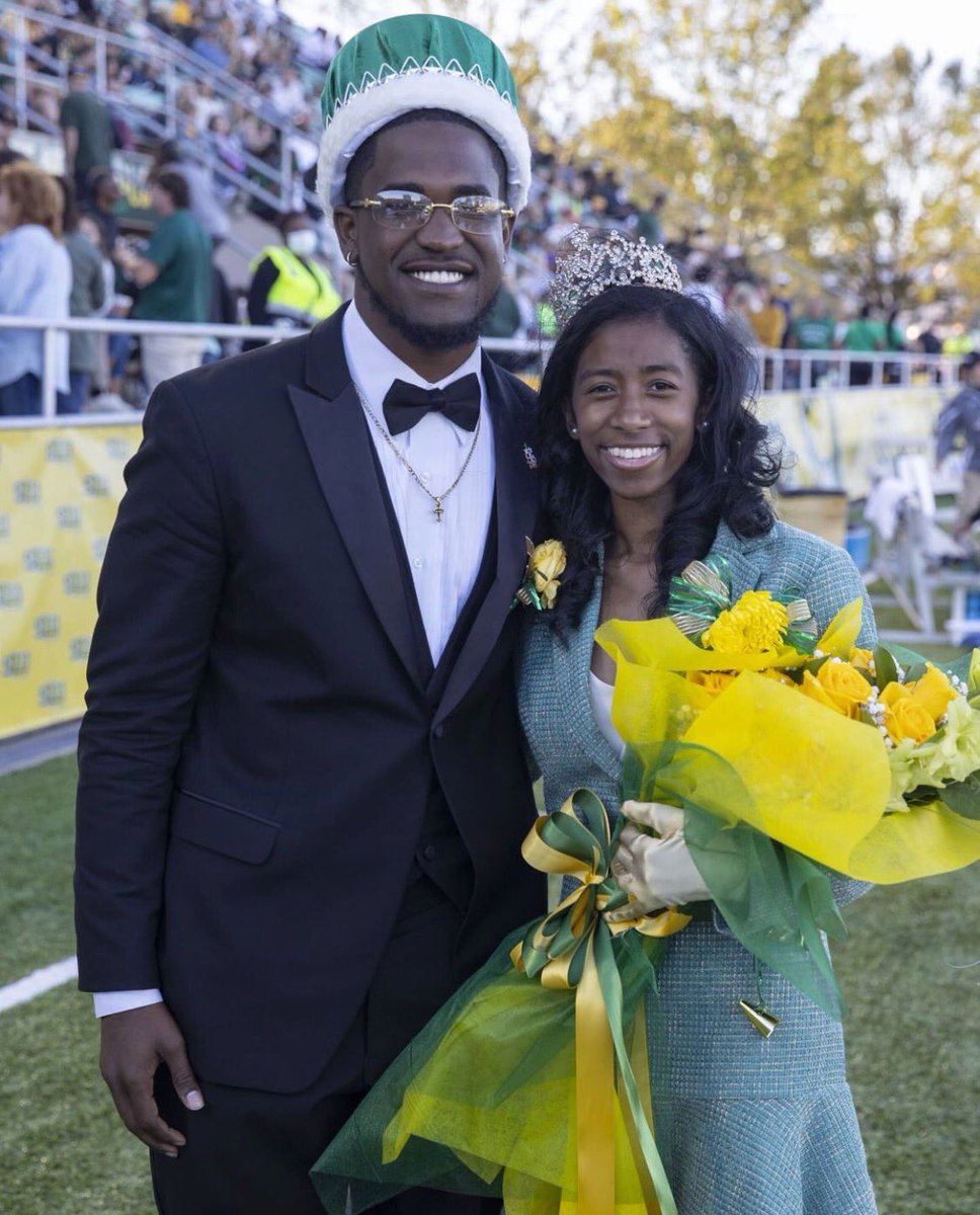 We would like to congratulate Soror L’Oreal Williams on being crowned the 2021-2022 Homecoming Queen! We are so proud of you ❤️ #KUWNΔ
