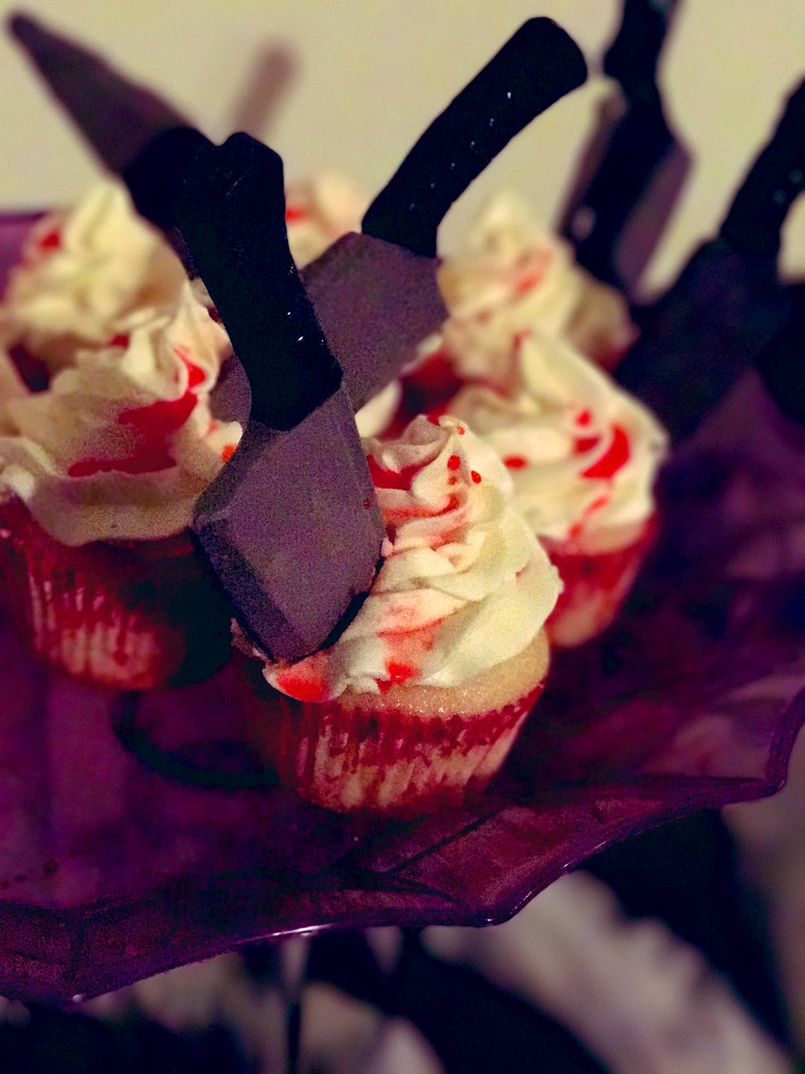 sugarwaterbake's tweet photo. It’s officially spooky season!!! 🔪🩸
Strawberry and cream cupcakes, edible white chocolate knife! #ColumbusOH #Bakery #Cupcakes #Halloween #SpookySeason https://t.co/rY5PID49lE
