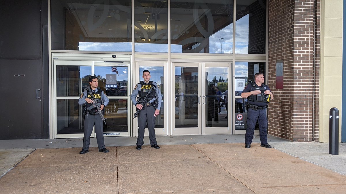 FoxNews's tweet photo. BREAKING: Pennsylvania mall shut down after reports of shooting
https://t.co/MGmj214x1n https://t.co/5nFJobmVam