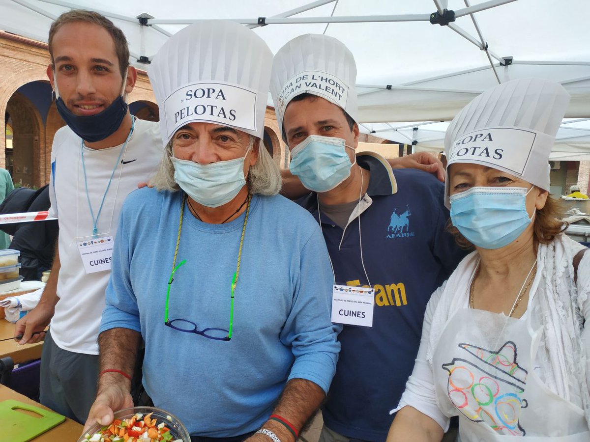 CanValent's tweet photo. #NouBarris al Festival de Sopes del Món Mundial #9Barris  #CanValent Sopa de pelotas, tipica de Bulgaria, espectacular, gracias a nuestros MasterChefs https://t.co/J12dyYifmy