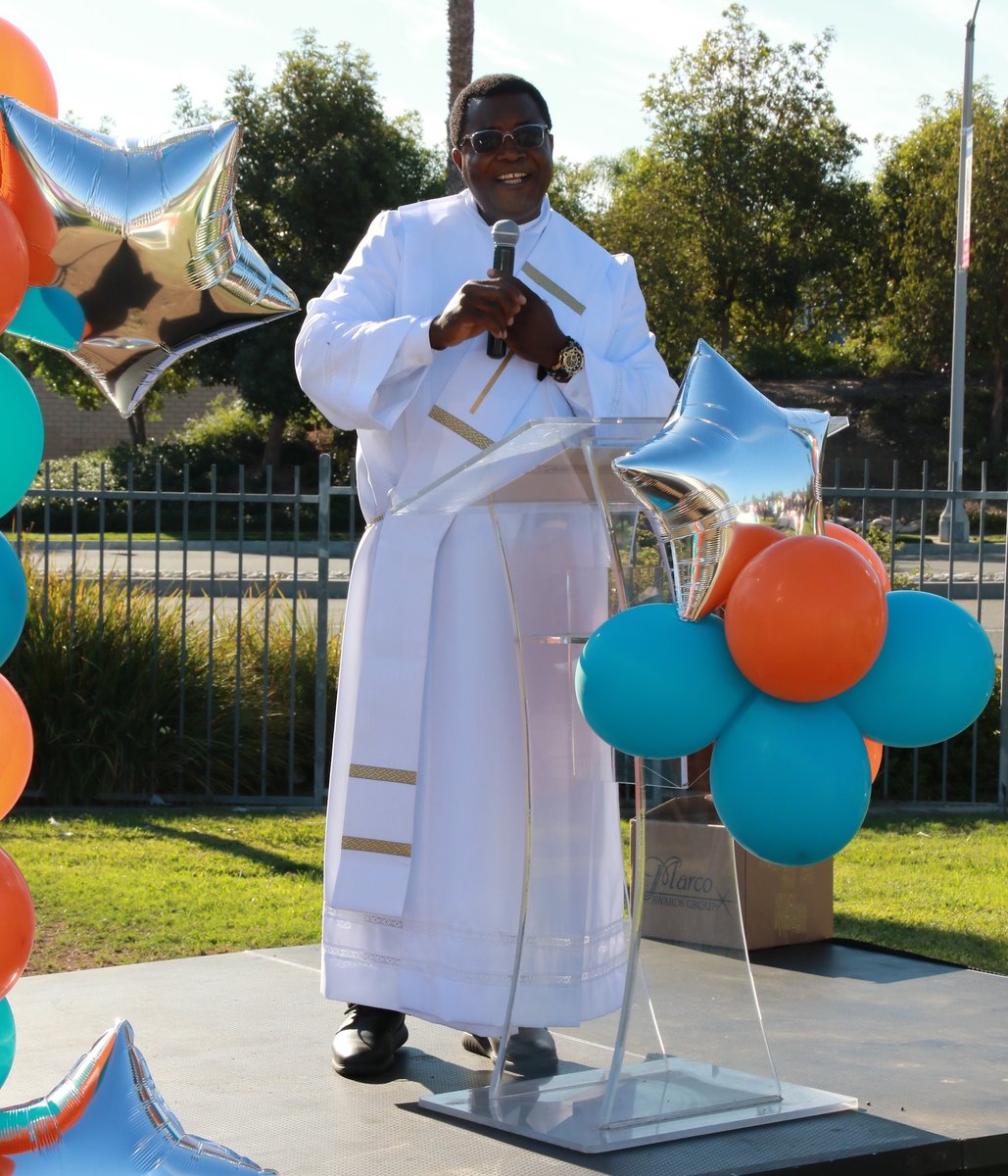 CoronaLifeSvc's tweet photo. The speakers and their inspiring talks are always one of the best parts of the #WalkforLifeCorona event. Here are a few highlights from this year. 🧡

#CoronaLifeServices #CLS https://t.co/SK3IgD4isS