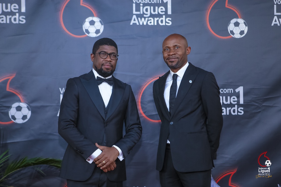 Djofalanga's tweet photo. 3eme édition #VL1awards
Merci à toutes les équipes et félicitations à tous les lauréats @AsVitaOfficiel @TPMazembe @AsManiema @DCMP_imana @sangabalendeSM #FCblessing #JSK @florent_ibenge @MaxiMpia #Jeanbaleke @LotiSimon #Enochinonga #KoffiKouame https://t.co/DCW4VXhErJ