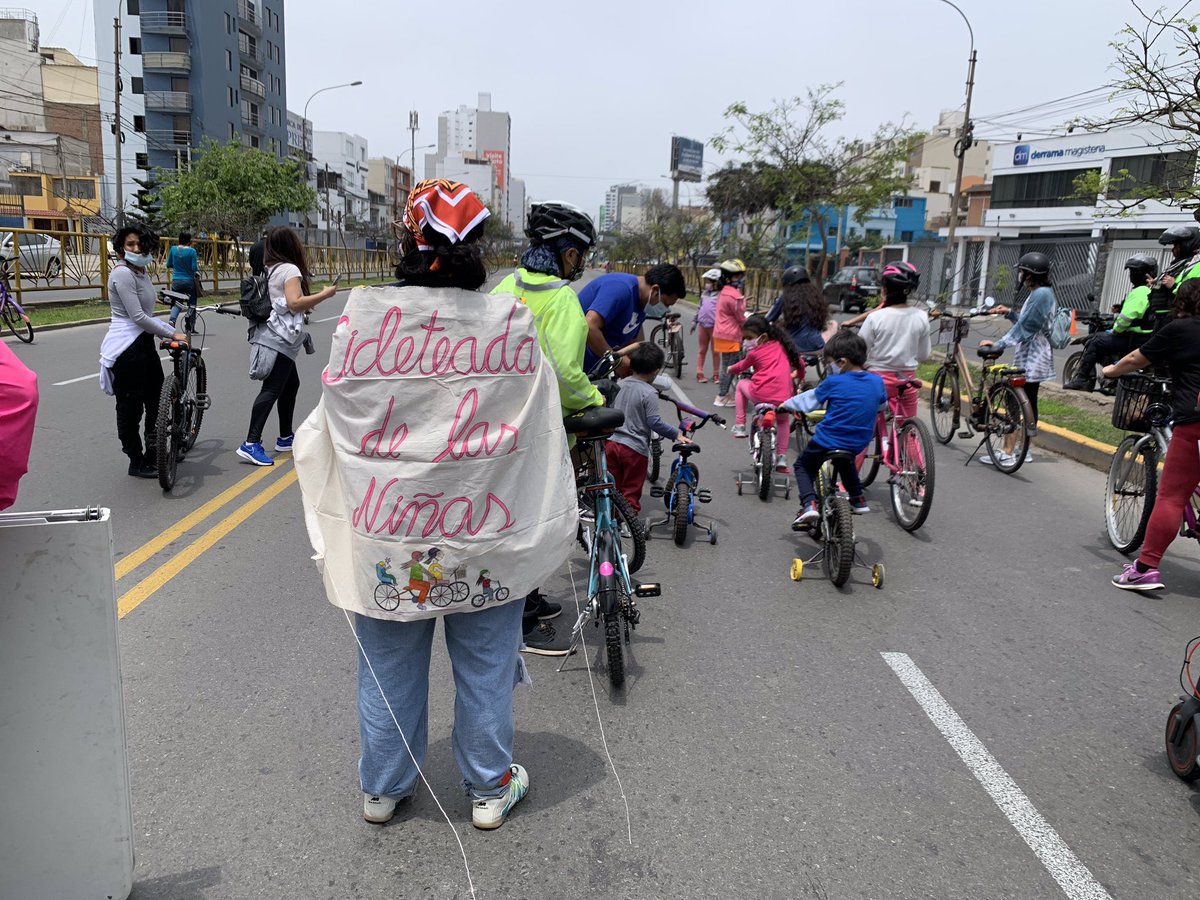 cicleandoenlima's tweet photo. Así se vivió la Cicleteada de las niñas 👧🏾💜🚲🙏🏾
Gracias a todos los que con mucho cariño formaron parte de este hermoso evento y especia a mis compañera ACTIVISTAS 💜💪🏾 https://t.co/wrWWGYD6VD