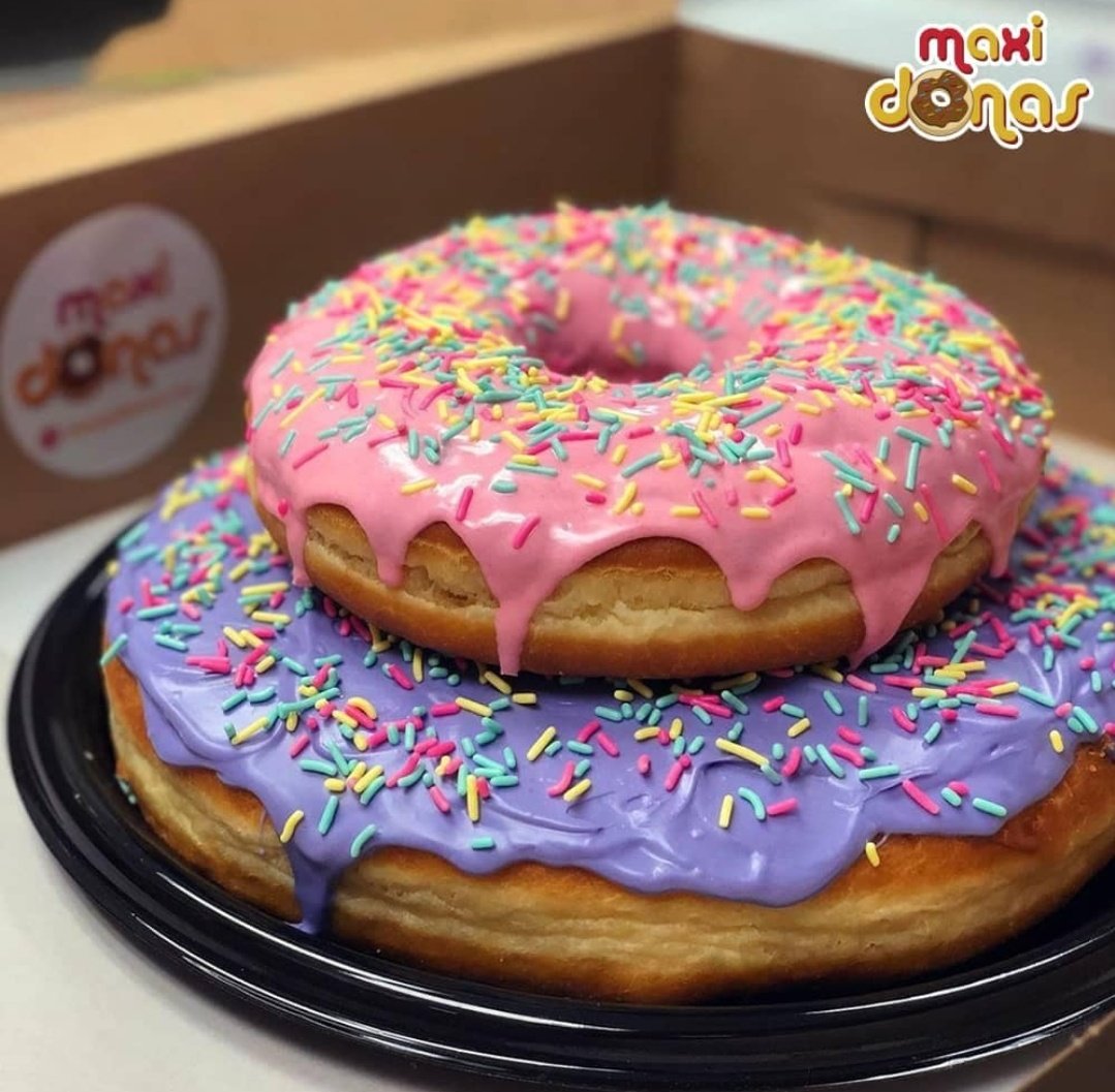 MaxiDonas_ve's tweet photo. Comparte, celebra y disfruta tu #MaxiTorta 🥰🥳😎
Pídela con 1 día de anticipación y con gusto te atenderemos 😍
...
#NoSonDonasSonMaxiDonas #Celebracion #PedidoEspecial #BigDonuts #Arequipe #DonasRellenas #VenezuelaTerritorioMaxiDonas https://t.co/C7RhuK993q