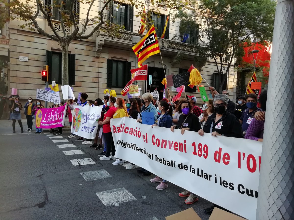 joancgallego's tweet photo. Urgeix ratificar el conveni 189 de la OIT i reconèixer la plenitud de drets laborals de les treballadores de la llar i les cures.

També hem de exigir al @govern a crear i posar en marxa instruments per garantir i facilitar la dignificació del treball de les llars i les cures. https://t.co/cGuVSG3Tub