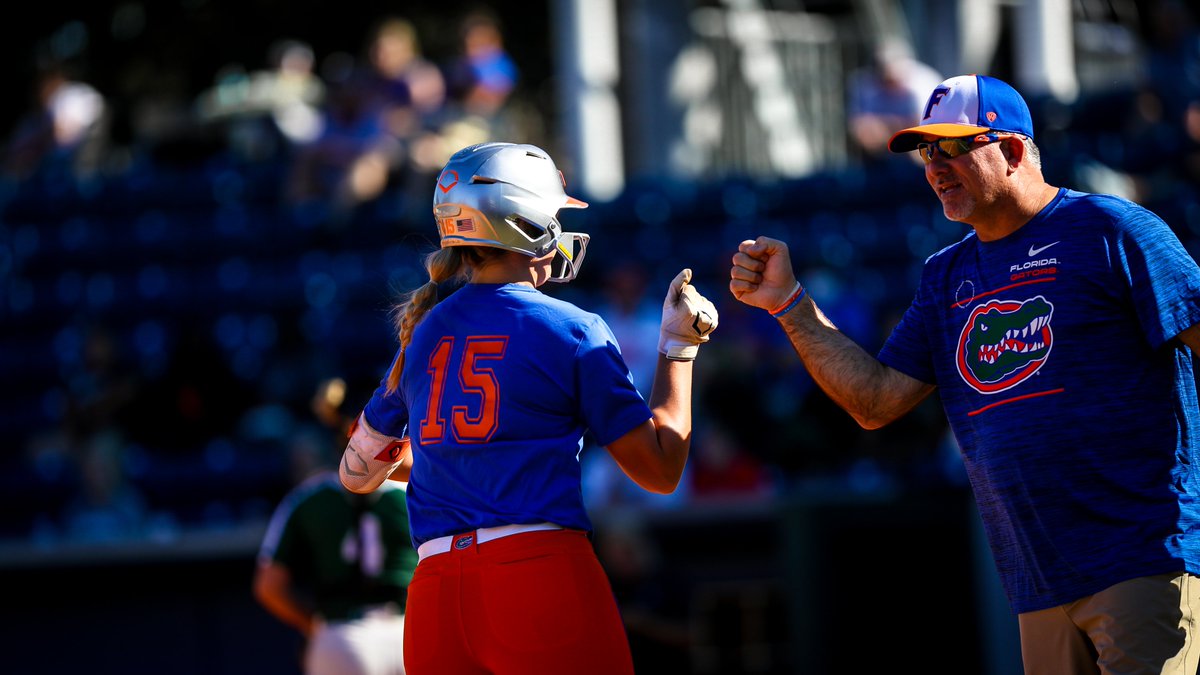 GatorsSB's tweet photo. B1 | Walsh 💣! The freshman sends it off the top of the bullpen for a two-run blast. #GoGators

Gators 2 | Dolphins 0 https://t.co/dGaJdZ6I45