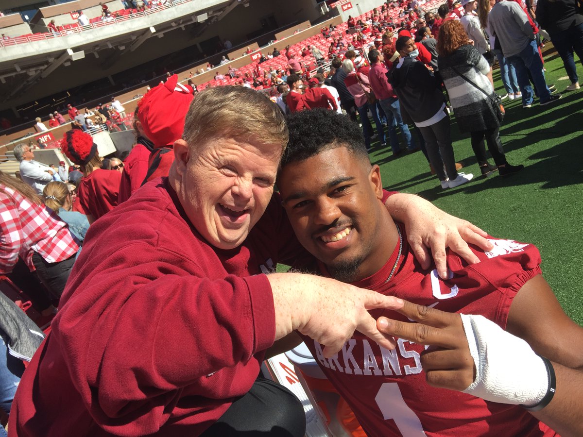 CanaanSandy's tweet photo. #HogsMakeMeHappy  ❤️ U @jcatalon27 ! @RazorbackFB ! 🐗🤗 https://t.co/qAWlMnCBS8